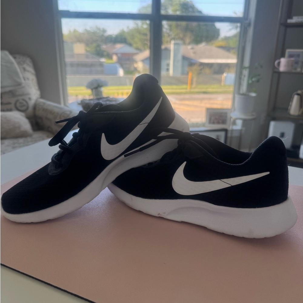 Nike Black and White Lightweight Trainers